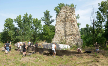 Folytatódnak a régészeti ásatások a dombóvári Gólyavárnál