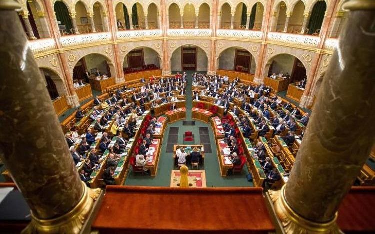 Megkezdi az őszi ülésszakot a parlament