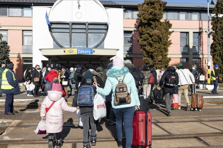 Kormányszóvivő: megszerveztük a háború elől menekülők egészségügyi ellátását